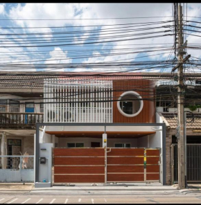 Huai khwang Fullmoon House__City center family holiday experience